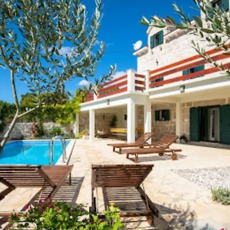 Ivana Βίλα Zmijavci