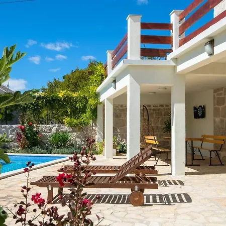 Ivana Βίλα Zmijavci